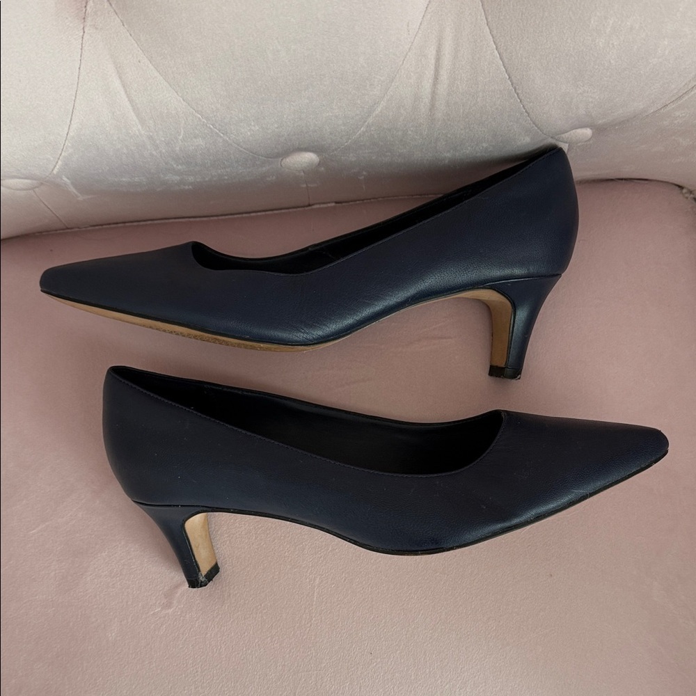Clark’s Collection Soft Cushion Leather Navy Blue Heels 10W
